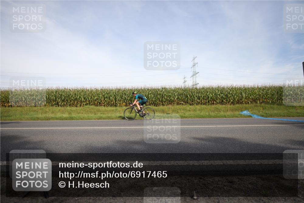 01.09.2024 - 17. Tribühne Triathlon H.Heesch http://msf.ph/oto/6917465 01.09.2024 15:44:10 Radfahren 821, 929, 974, 1139, 1198, 1205, 1226 meine-sportfotos.de