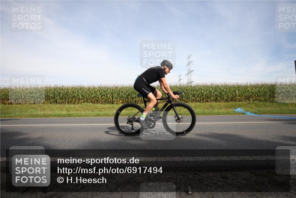 01.09.2024 - 17. Tribühne Triathlon H.Heesch http://msf.ph/oto/6917494 01.09.2024 15:44:29 Radfahren 875, 980, 1046, 1299 meine-sportfotos.de