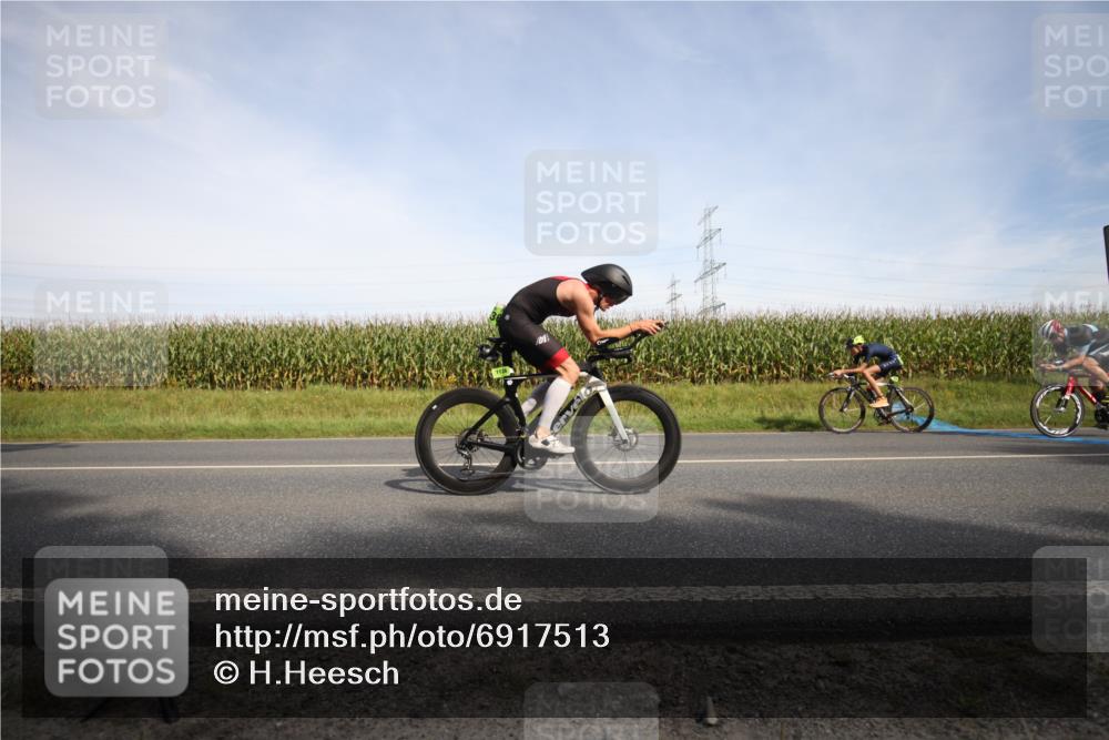 01.09.2024 - 17. Tribühne Triathlon H.Heesch http://msf.ph/oto/6917513 01.09.2024 15:44:35 Radfahren 816, 875, 1046, 1136, 1211, 1299, 1491, 1491, 1428 meine-sportfotos.de