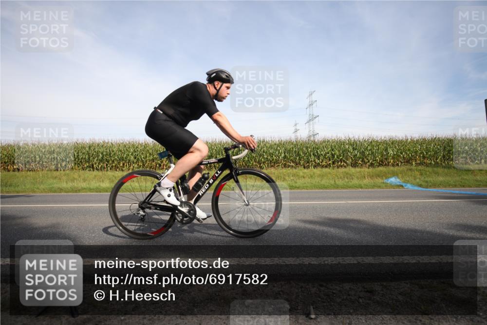 01.09.2024 - 17. Tribühne Triathlon H.Heesch http://msf.ph/oto/6917582 01.09.2024 15:44:42 Radfahren 816, 893, 897, 915, 936, 962, 972 meine-sportfotos.de