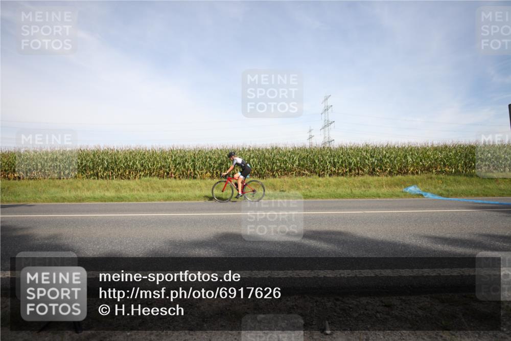 01.09.2024 - 17. Tribühne Triathlon H.Heesch http://msf.ph/oto/6917626 01.09.2024 15:44:48 Radfahren 893, 936, 962, 1055 meine-sportfotos.de
