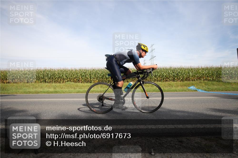 01.09.2024 - 17. Tribühne Triathlon H.Heesch http://msf.ph/oto/6917673 01.09.2024 15:45:04 Radfahren 941 meine-sportfotos.de