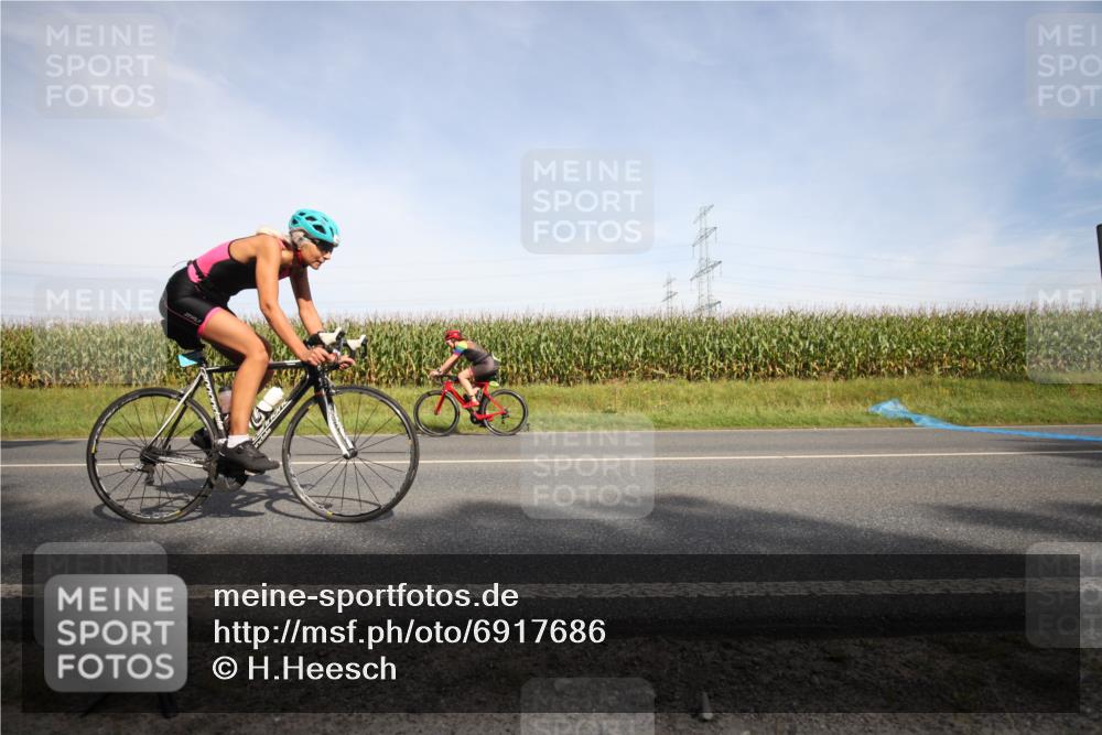 01.09.2024 - 17. Tribühne Triathlon H.Heesch http://msf.ph/oto/6917686 01.09.2024 15:45:12 Radfahren 1056, 1058, 1201, 1281, 870 meine-sportfotos.de