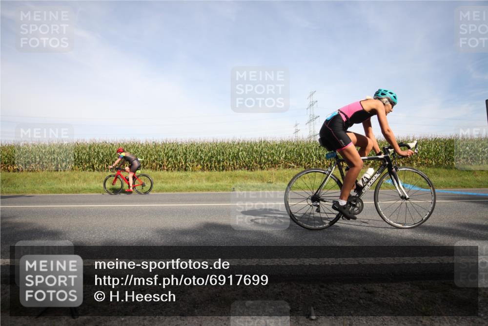 01.09.2024 - 17. Tribühne Triathlon H.Heesch http://msf.ph/oto/6917699 01.09.2024 15:45:13 Radfahren 1056, 1058, 1201, 1281, 870 meine-sportfotos.de