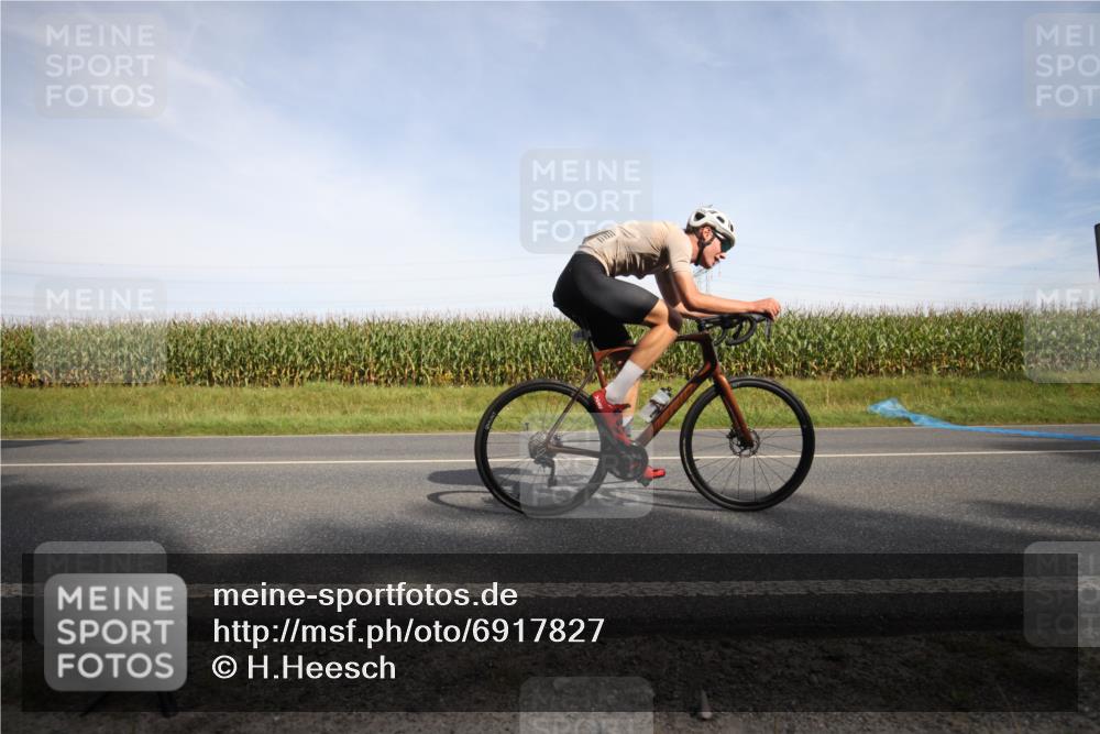 01.09.2024 - 17. Tribühne Triathlon H.Heesch http://msf.ph/oto/6917827 01.09.2024 15:45:55 Radfahren 826, 1053 meine-sportfotos.de