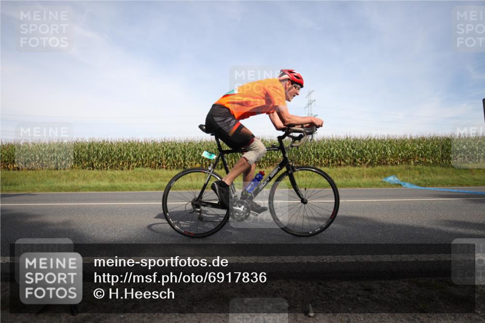 01.09.2024 - 17. Tribühne Triathlon H.Heesch http://msf.ph/oto/6917836 01.09.2024 15:46:00 Radfahren 826, 898, 1053, 1125 meine-sportfotos.de