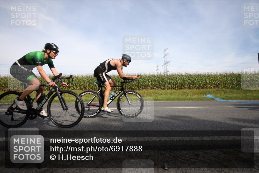 01.09.2024 - 17. Tribühne Triathlon H.Heesch http://msf.ph/oto/6917888 01.09.2024 15:46:12 Radfahren 916, 931, 933, 956, 1169, 1434 meine-sportfotos.de