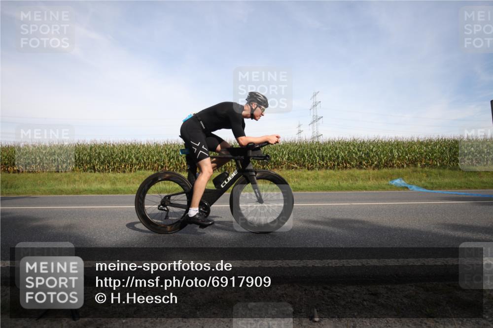 01.09.2024 - 17. Tribühne Triathlon H.Heesch http://msf.ph/oto/6917909 01.09.2024 15:46:13 Radfahren 182, 916, 931, 933, 956, 1169, 1434 meine-sportfotos.de