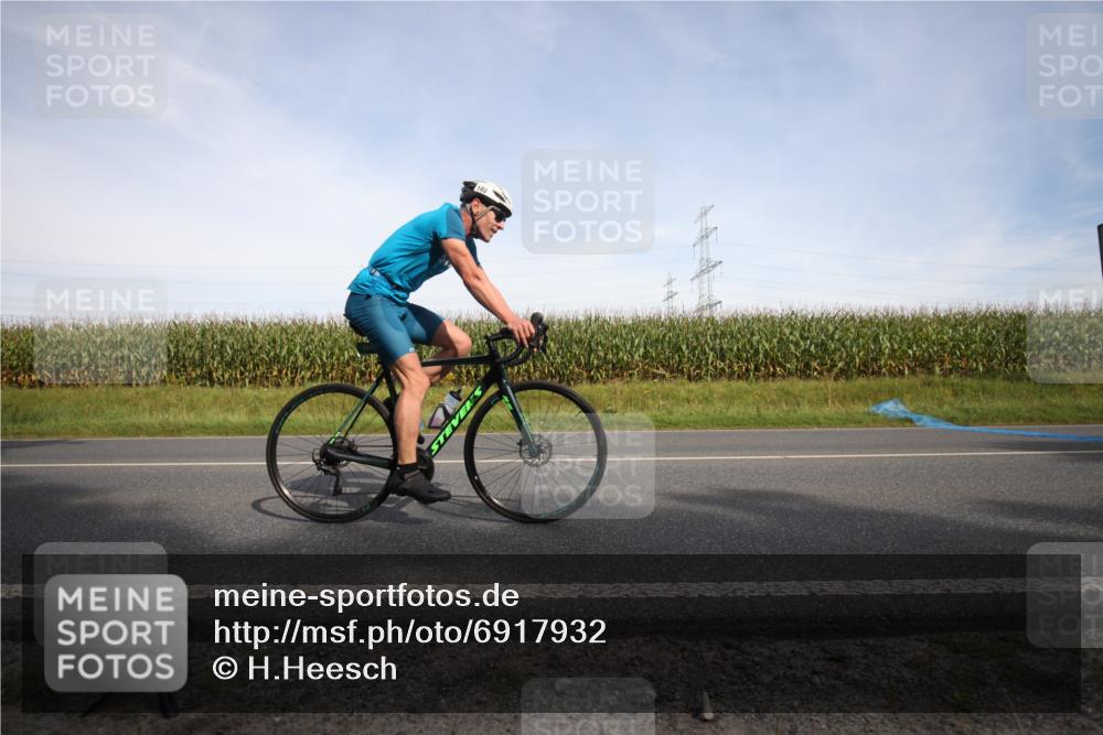 01.09.2024 - 17. Tribühne Triathlon H.Heesch http://msf.ph/oto/6917932 01.09.2024 15:46:18 Radfahren 182, 885, 916, 920, 923, 933, 1030, 1137 meine-sportfotos.de