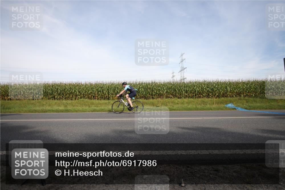 01.09.2024 - 17. Tribühne Triathlon H.Heesch http://msf.ph/oto/6917986 01.09.2024 15:46:24 Radfahren 885, 899, 920, 923, 1030, 1137, 1189 meine-sportfotos.de