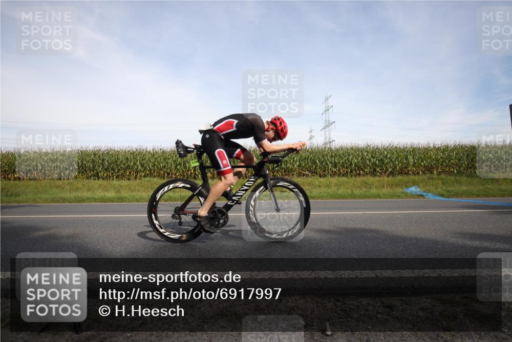 01.09.2024 - 17. Tribühne Triathlon H.Heesch http://msf.ph/oto/6917997 01.09.2024 15:46:28 Radfahren 885, 889, 899, 920, 968, 1163, 1189, 1204, 856 meine-sportfotos.de