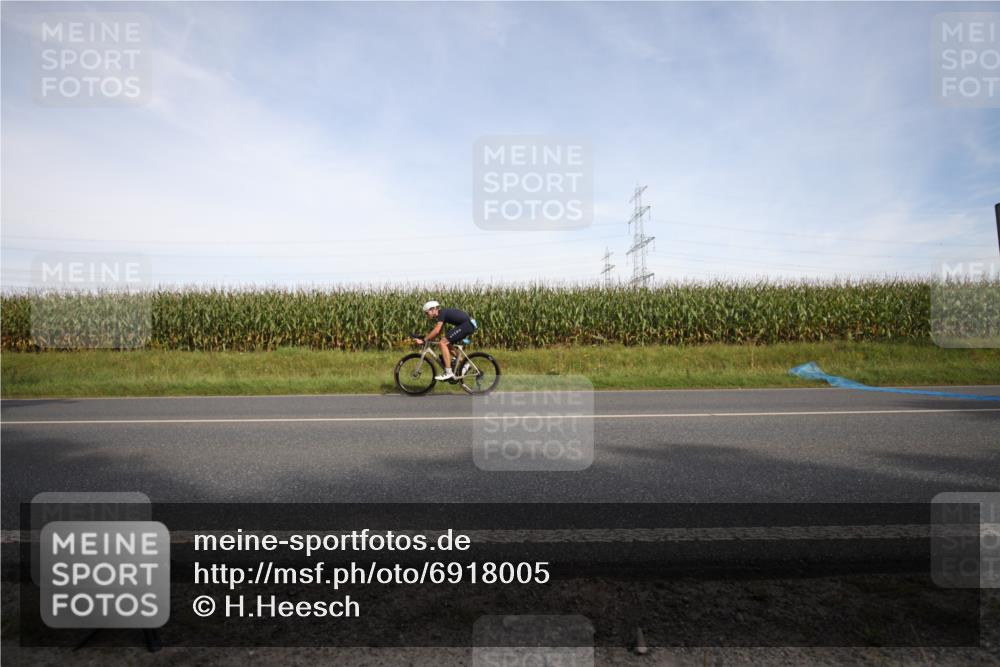 01.09.2024 - 17. Tribühne Triathlon H.Heesch http://msf.ph/oto/6918005 01.09.2024 15:46:30 Radfahren 830, 889, 899, 968, 1163, 1189, 1204, 856 meine-sportfotos.de