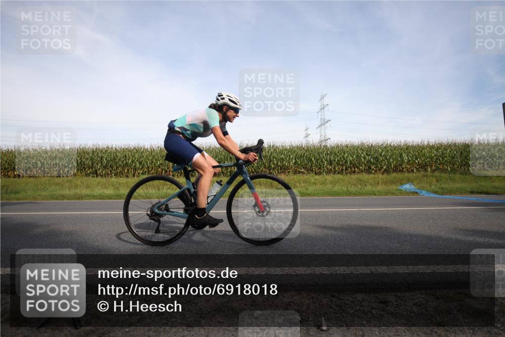 01.09.2024 - 17. Tribühne Triathlon H.Heesch http://msf.ph/oto/6918018 01.09.2024 15:46:31 Radfahren 830, 889, 899, 968, 1163, 1189, 1204, 856 meine-sportfotos.de