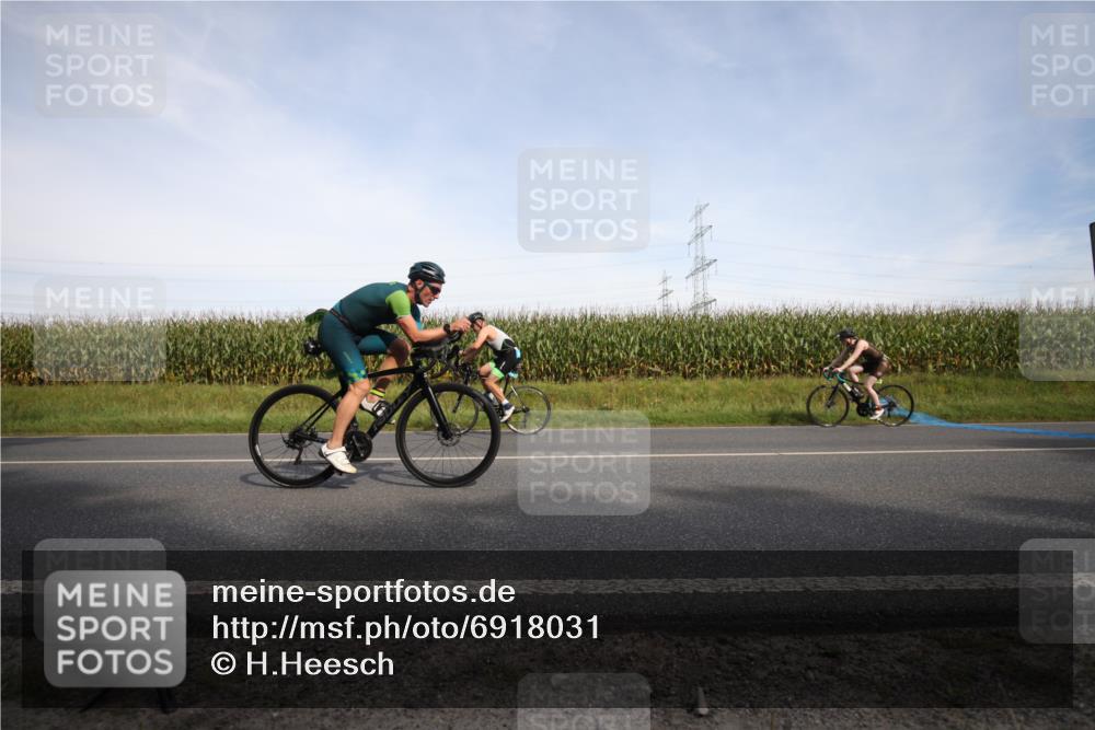 01.09.2024 - 17. Tribühne Triathlon H.Heesch http://msf.ph/oto/6918031 01.09.2024 15:46:33 Radfahren 830, 889, 899, 968, 1163, 1189, 1204, 856 meine-sportfotos.de