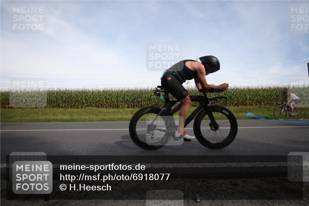 01.09.2024 - 17. Tribühne Triathlon H.Heesch http://msf.ph/oto/6918077 01.09.2024 15:46:49 Radfahren 908, 958, 1132, 1173, 1175, 1297, 1436, 1436 meine-sportfotos.de