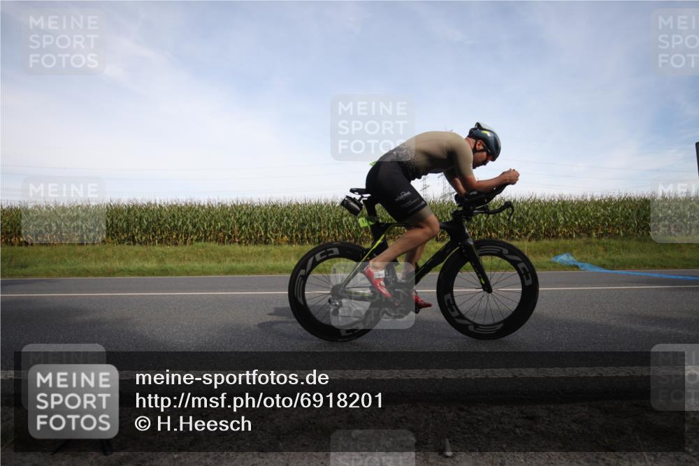 01.09.2024 - 17. Tribühne Triathlon H.Heesch http://msf.ph/oto/6918201 01.09.2024 15:47:04 Radfahren 1151 meine-sportfotos.de