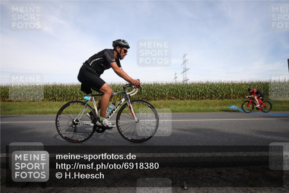 01.09.2024 - 17. Tribühne Triathlon H.Heesch http://msf.ph/oto/6918380 01.09.2024 15:47:23 Radfahren 813, 903, 906, 928, 1044, 1130, 1207 meine-sportfotos.de
