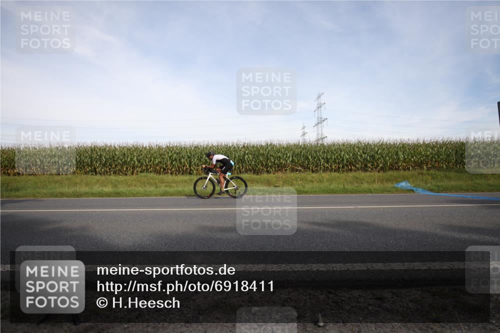 01.09.2024 - 17. Tribühne Triathlon H.Heesch http://msf.ph/oto/6918411 01.09.2024 15:47:25 Radfahren 813, 906, 928, 1044, 1207 meine-sportfotos.de
