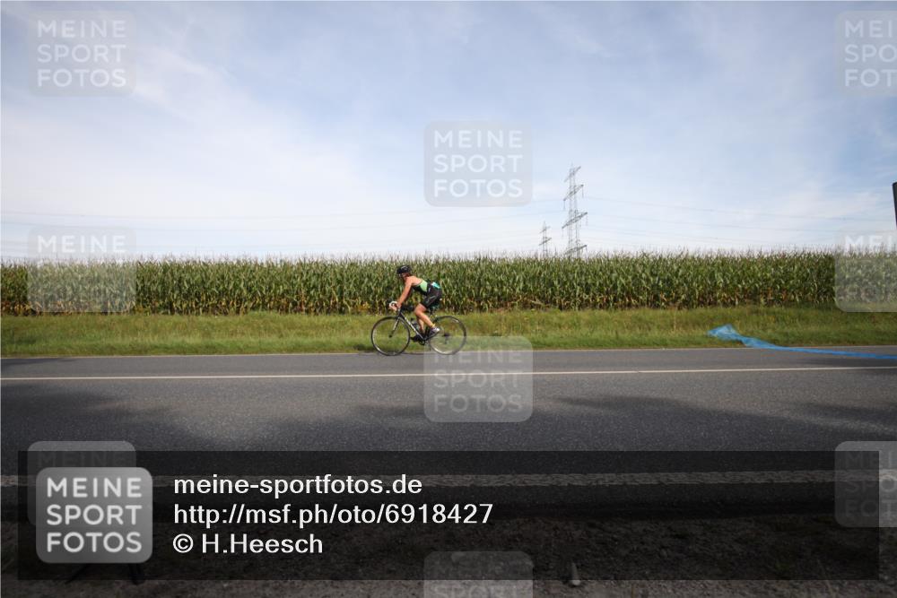 01.09.2024 - 17. Tribühne Triathlon H.Heesch http://msf.ph/oto/6918427 01.09.2024 15:47:27 Radfahren 813, 906, 928, 1036, 1207 meine-sportfotos.de