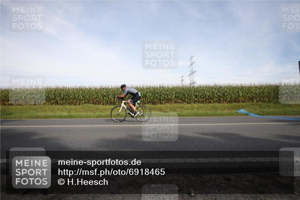 01.09.2024 - 17. Tribühne Triathlon H.Heesch http://msf.ph/oto/6918465 01.09.2024 15:47:35 Radfahren 820, 820, 886, 1036 meine-sportfotos.de