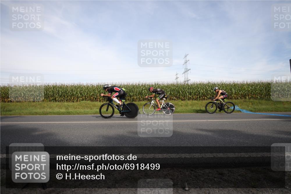 01.09.2024 - 17. Tribühne Triathlon H.Heesch http://msf.ph/oto/6918499 01.09.2024 15:47:42 Radfahren 1032, 1039, 1054, 1135, 1147, 1168, 1170, 1180, 1190, 1252, 840 meine-sportfotos.de