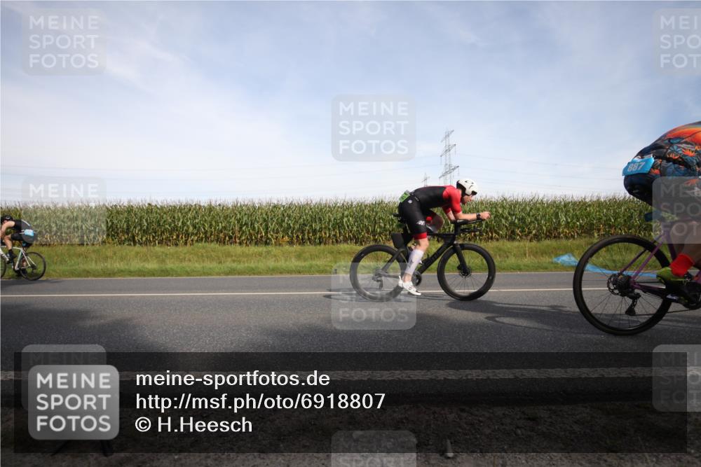 01.09.2024 - 17. Tribühne Triathlon H.Heesch http://msf.ph/oto/6918807 01.09.2024 15:48:12 Radfahren 887, 891, 1139, 1144, 1165, 1241 meine-sportfotos.de