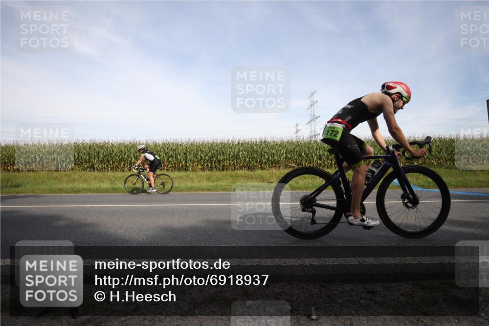 01.09.2024 - 17. Tribühne Triathlon H.Heesch http://msf.ph/oto/6918937 01.09.2024 15:48:24 Radfahren 874, 1156, 1164, 1172, 1177, 1183, 1197, 867 meine-sportfotos.de