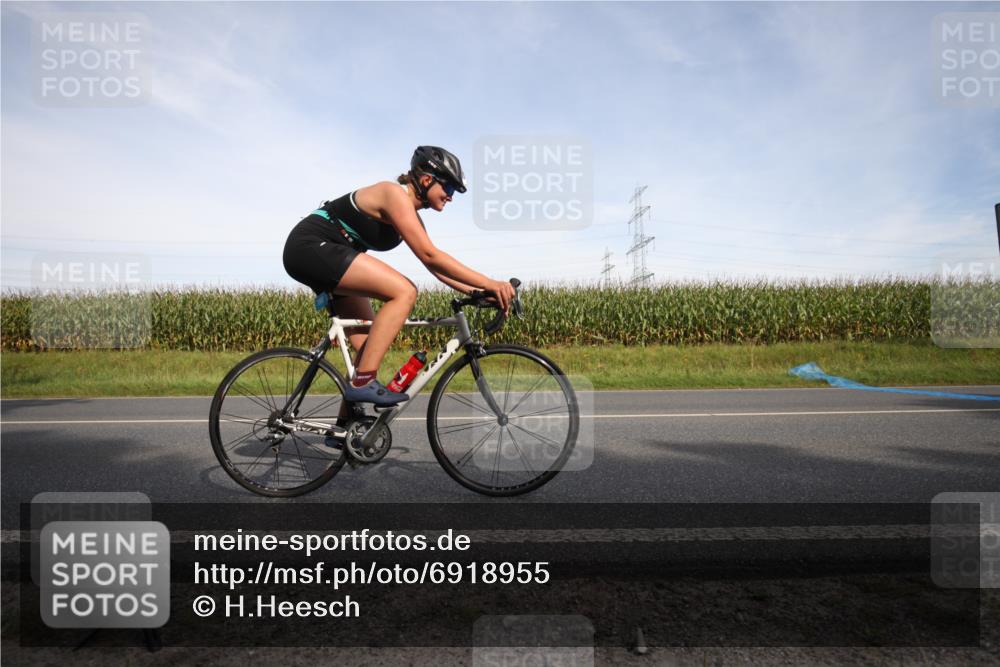 01.09.2024 - 17. Tribühne Triathlon H.Heesch http://msf.ph/oto/6918955 01.09.2024 15:48:27 Radfahren 912, 1146, 1172, 1197, 867 meine-sportfotos.de