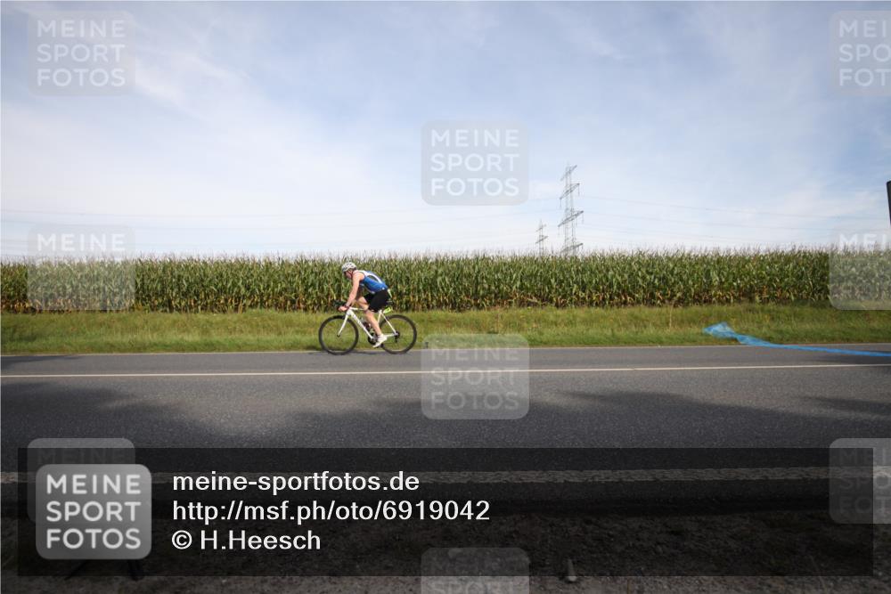 01.09.2024 - 17. Tribühne Triathlon H.Heesch http://msf.ph/oto/6919042 01.09.2024 15:48:40 Radfahren 8, 929, 1049, 1136, 1181, 1266, 849 meine-sportfotos.de