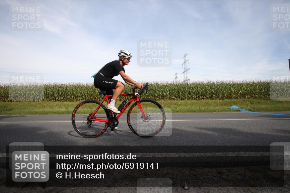 01.09.2024 - 17. Tribühne Triathlon H.Heesch http://msf.ph/oto/6919141 01.09.2024 15:48:48 Radfahren 8, 951, 1049, 849 meine-sportfotos.de