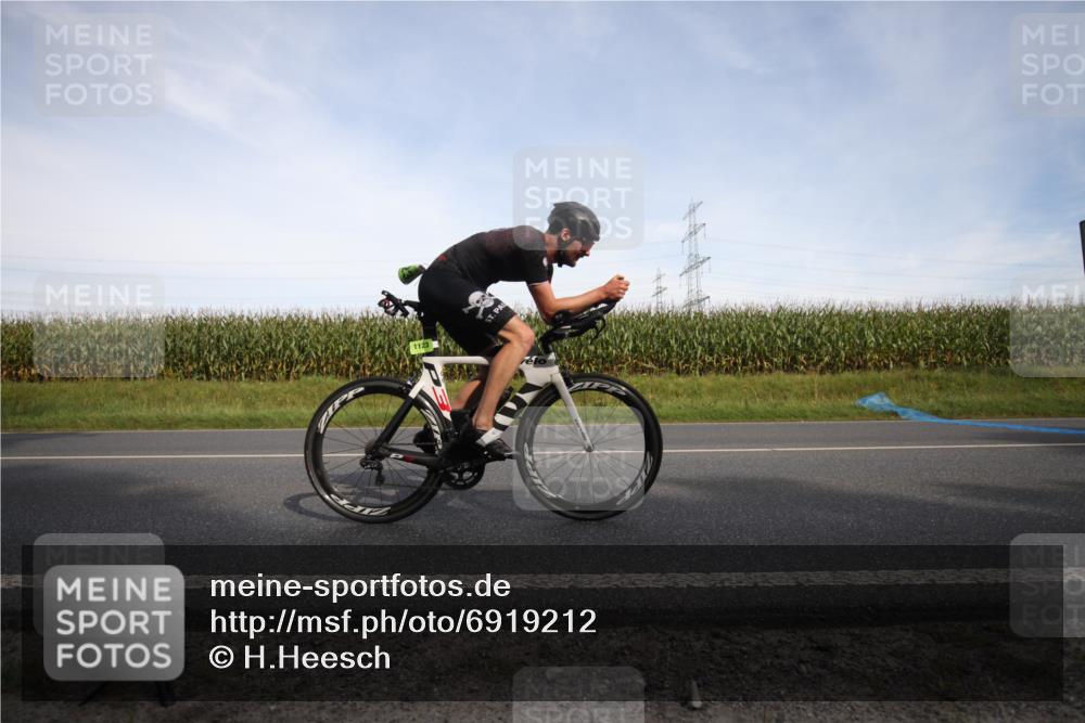 01.09.2024 - 17. Tribühne Triathlon H.Heesch http://msf.ph/oto/6919212 01.09.2024 15:49:05 Radfahren 818, 1047, 1123, 1185 meine-sportfotos.de