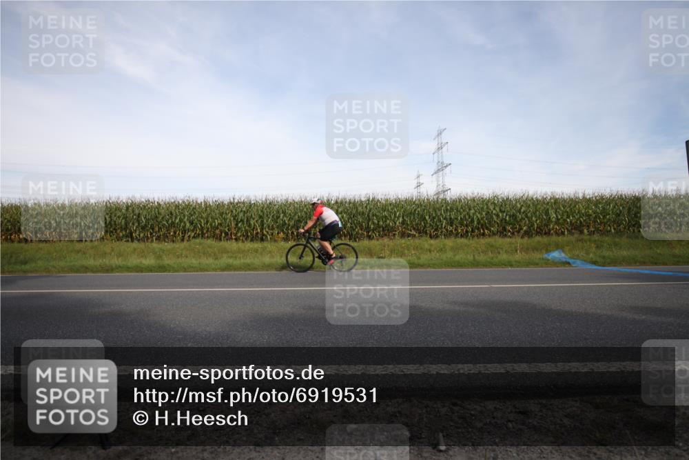 01.09.2024 - 17. Tribühne Triathlon H.Heesch http://msf.ph/oto/6919531 01.09.2024 15:49:46 Radfahren 821, 883, 980, 1148, 1155, 1174, 1238 meine-sportfotos.de