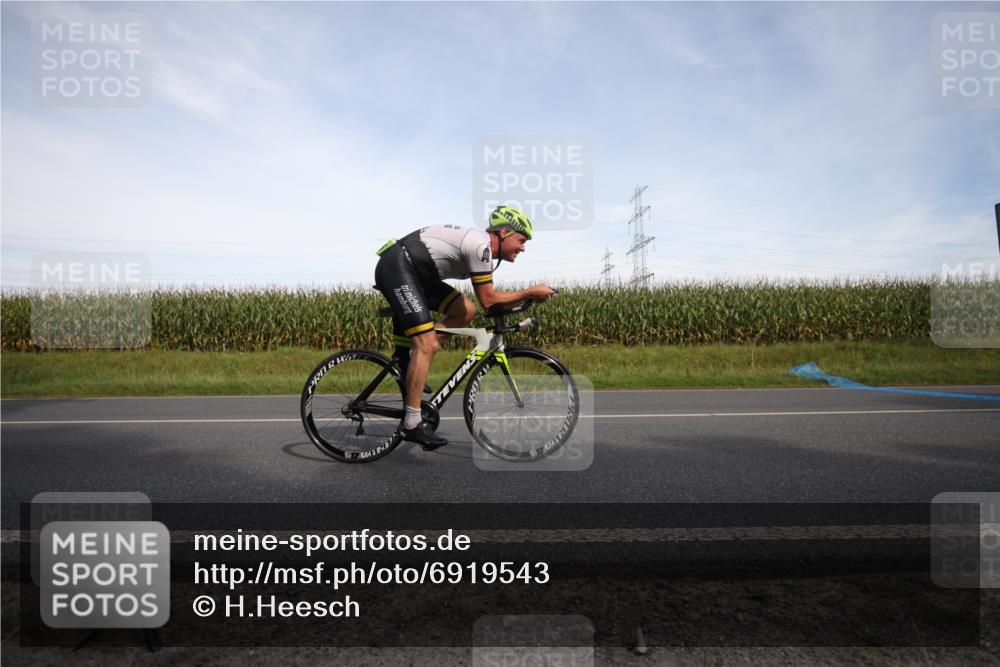 01.09.2024 - 17. Tribühne Triathlon H.Heesch http://msf.ph/oto/6919543 01.09.2024 15:49:49 Radfahren 816, 821, 883, 1043, 1155 meine-sportfotos.de