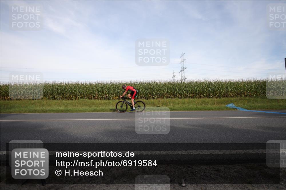 01.09.2024 - 17. Tribühne Triathlon H.Heesch http://msf.ph/oto/6919584 01.09.2024 15:49:55 Radfahren 814, 816, 940, 972, 988, 1043 meine-sportfotos.de