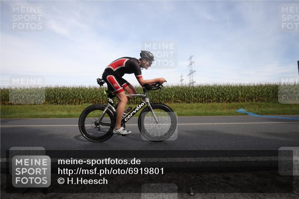 01.09.2024 - 17. Tribühne Triathlon H.Heesch http://msf.ph/oto/6919801 01.09.2024 15:50:10 Radfahren 941, 1040, 1053, 1053, 1121, 1124, 1125, 1134, 1157, 1162, 1182 meine-sportfotos.de