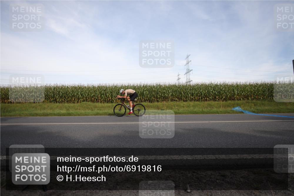 01.09.2024 - 17. Tribühne Triathlon H.Heesch http://msf.ph/oto/6919816 01.09.2024 15:50:12 Radfahren 941, 1040, 1053, 1053, 1121, 1124, 1134, 1162, 1182 meine-sportfotos.de