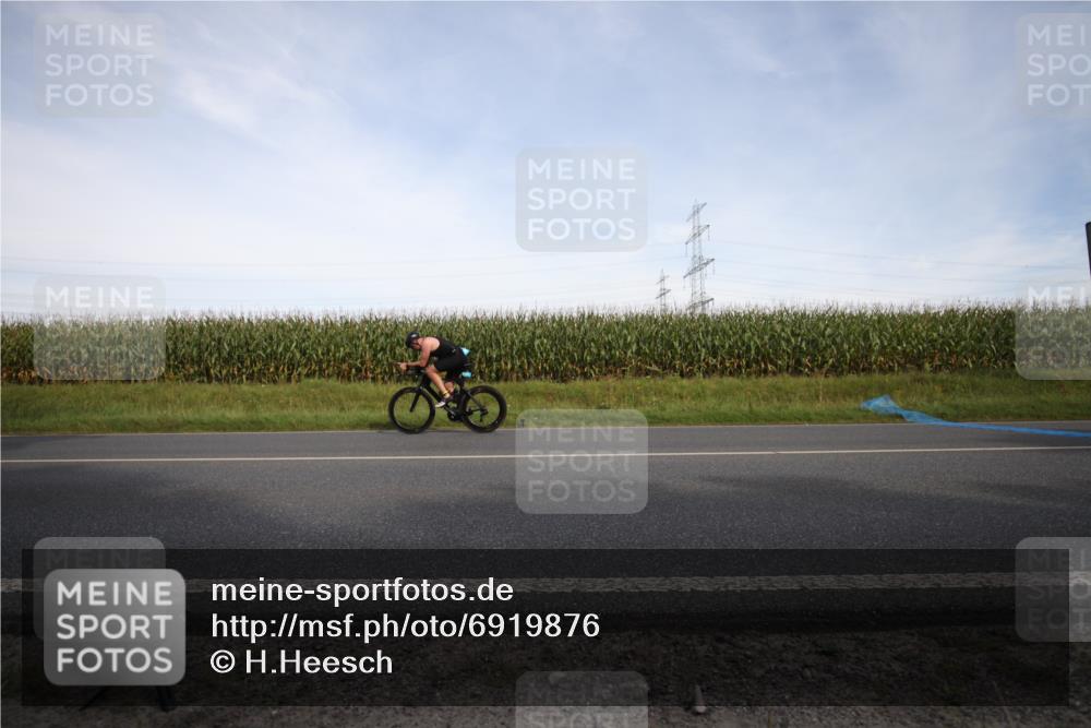 01.09.2024 - 17. Tribühne Triathlon H.Heesch http://msf.ph/oto/6919876 01.09.2024 15:50:21 Radfahren 817, 881, 954, 989, 1035, 860 meine-sportfotos.de