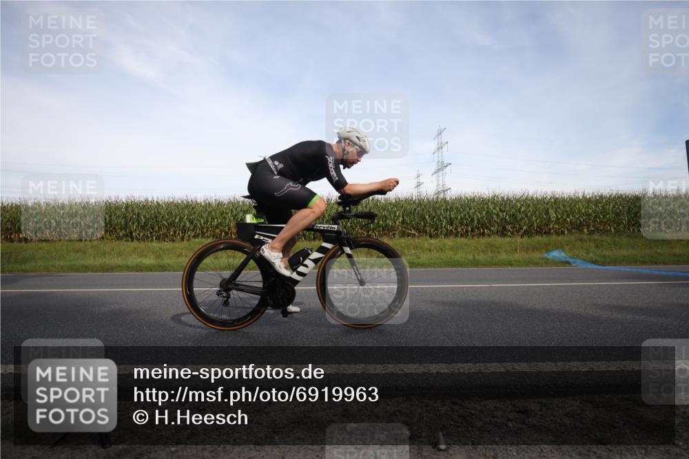 01.09.2024 - 17. Tribühne Triathlon H.Heesch http://msf.ph/oto/6919963 01.09.2024 15:50:28 Radfahren 817, 881, 989, 1035, 1171, 1189, 842, 860 meine-sportfotos.de