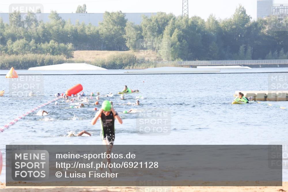 01.09.2024 - 17. Tribühne Triathlon Luisa Fischer http://msf.ph/oto/6921128 01.09.2024 09:01:59 Schwimmen 30 meine-sportfotos.de