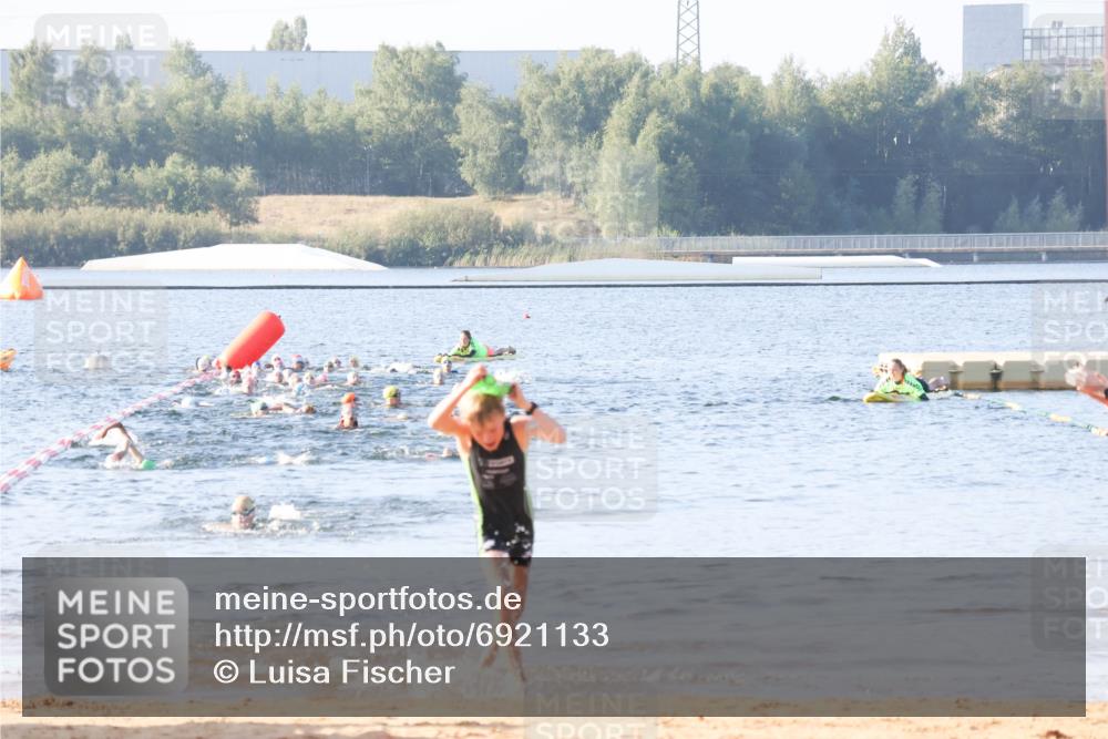 01.09.2024 - 17. Tribühne Triathlon Luisa Fischer http://msf.ph/oto/6921133 01.09.2024 09:01:59 Schwimmen 30 meine-sportfotos.de