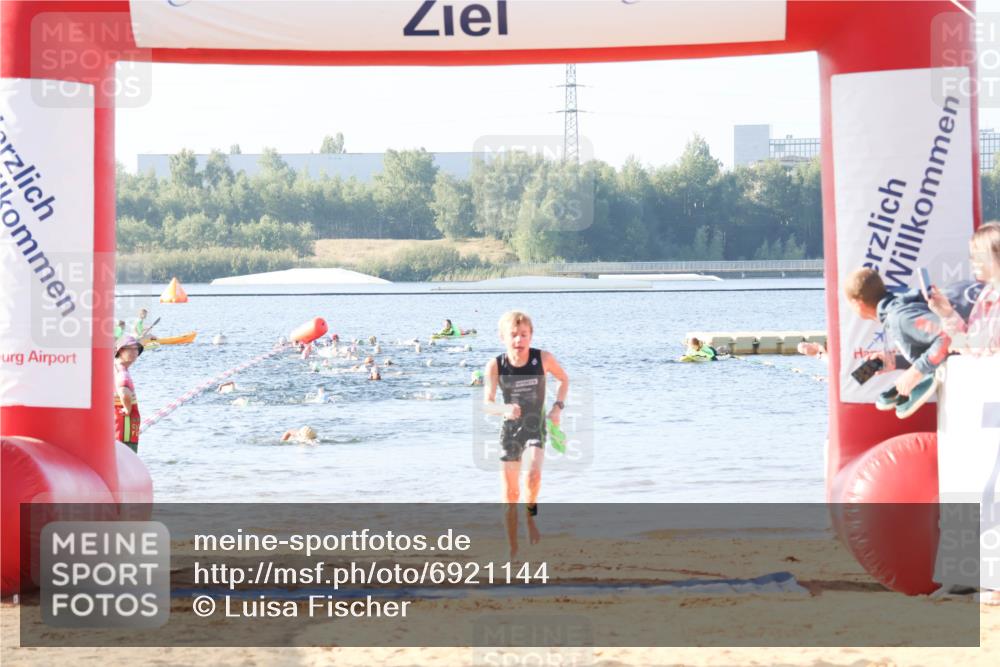 01.09.2024 - 17. Tribühne Triathlon Luisa Fischer http://msf.ph/oto/6921144 01.09.2024 09:02:01 Schwimmen 30 meine-sportfotos.de