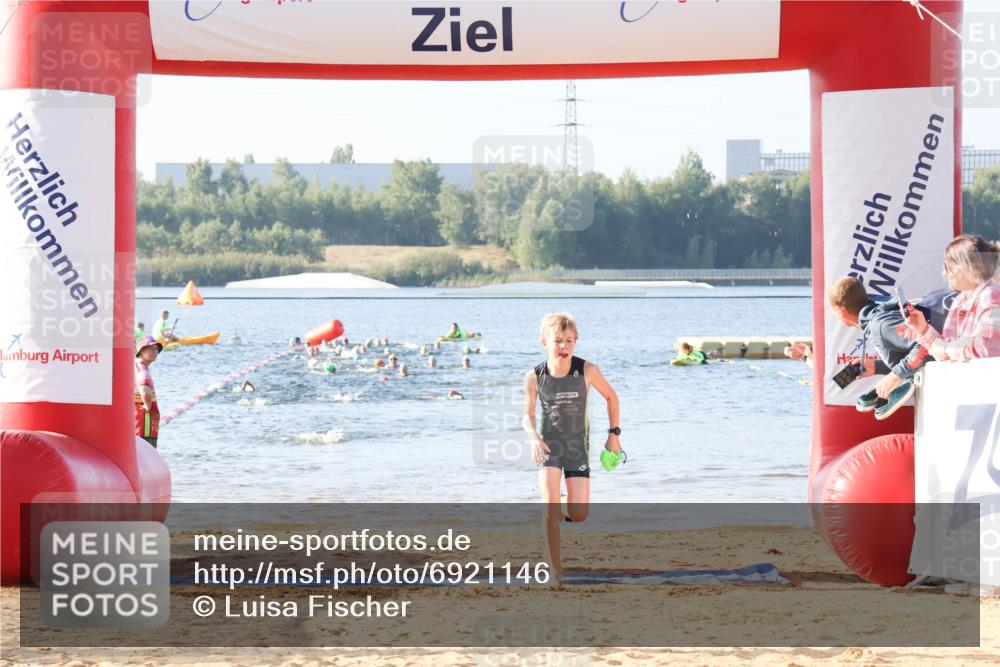 01.09.2024 - 17. Tribühne Triathlon Luisa Fischer http://msf.ph/oto/6921146 01.09.2024 09:02:01 Schwimmen 30 meine-sportfotos.de