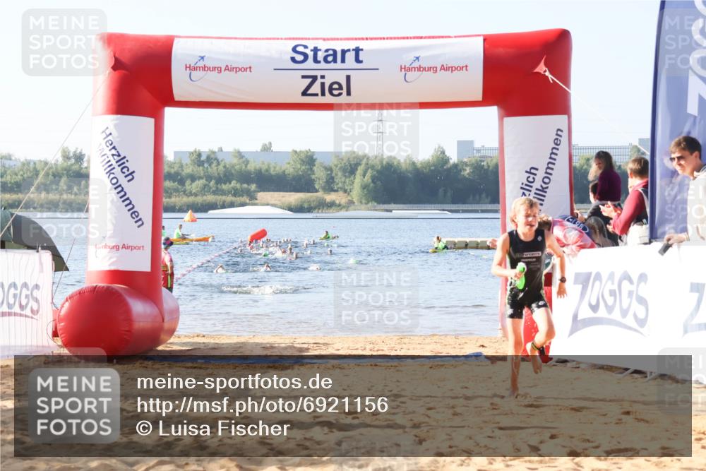 01.09.2024 - 17. Tribühne Triathlon Luisa Fischer http://msf.ph/oto/6921156 01.09.2024 09:02:03 Schwimmen 30 meine-sportfotos.de