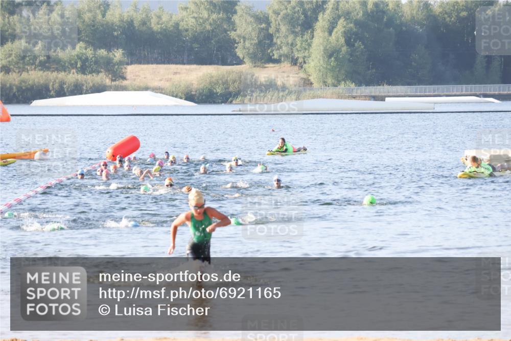 01.09.2024 - 17. Tribühne Triathlon Luisa Fischer http://msf.ph/oto/6921165 01.09.2024 09:02:08 Schwimmen 30, 42 meine-sportfotos.de