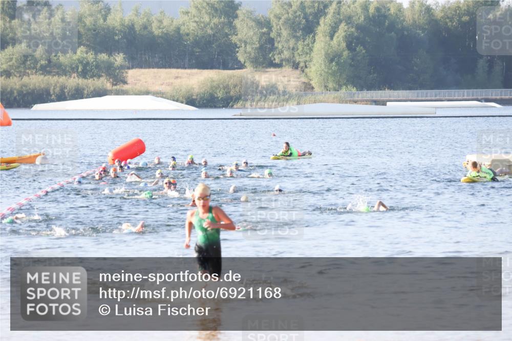 01.09.2024 - 17. Tribühne Triathlon Luisa Fischer http://msf.ph/oto/6921168 01.09.2024 09:02:09 Schwimmen 30, 42 meine-sportfotos.de