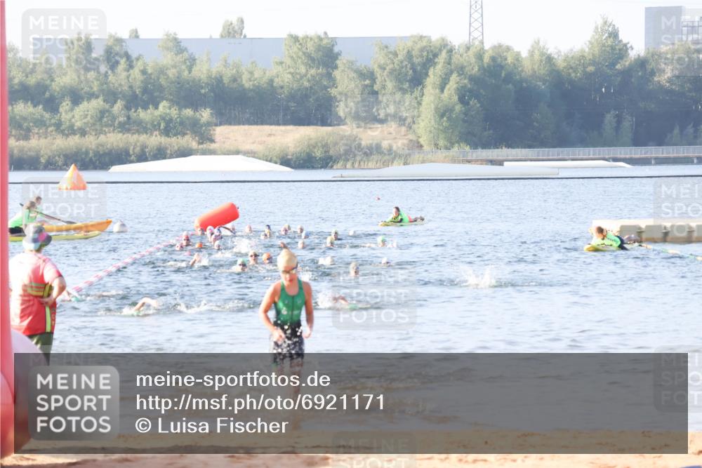 01.09.2024 - 17. Tribühne Triathlon Luisa Fischer http://msf.ph/oto/6921171 01.09.2024 09:02:10 Schwimmen 30, 42 meine-sportfotos.de