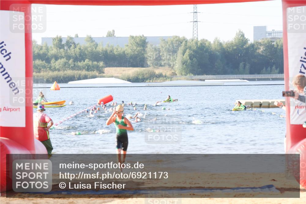 01.09.2024 - 17. Tribühne Triathlon Luisa Fischer http://msf.ph/oto/6921173 01.09.2024 09:02:11 Schwimmen 30, 42 meine-sportfotos.de