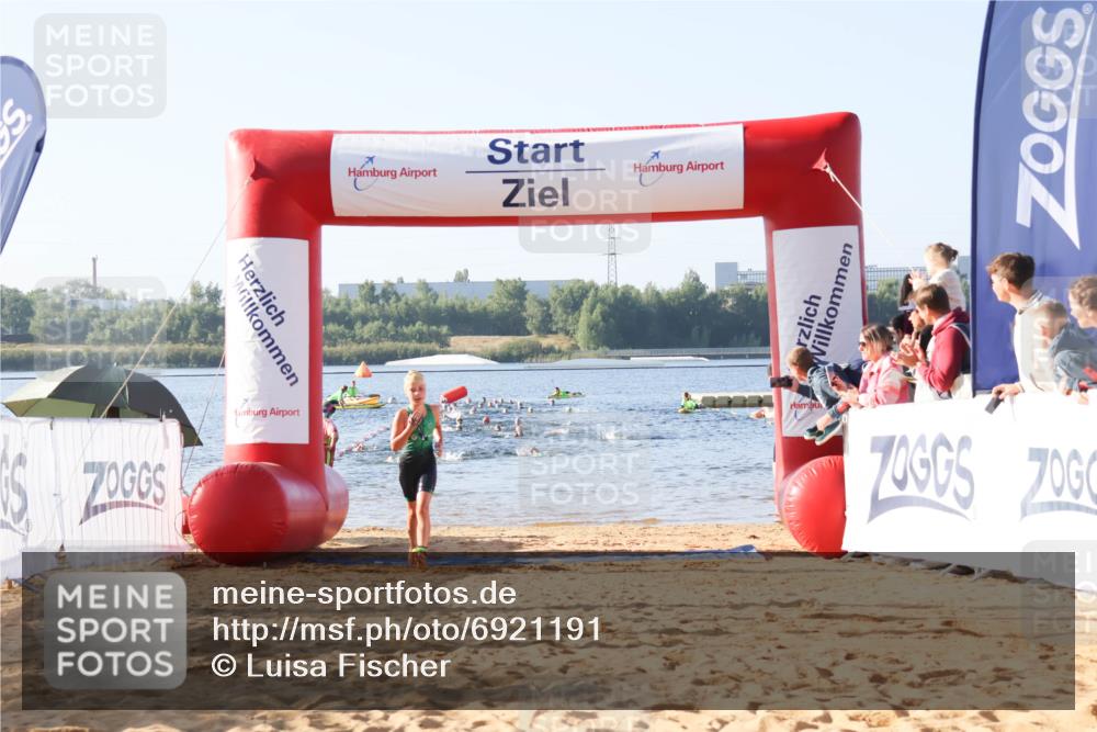 01.09.2024 - 17. Tribühne Triathlon Luisa Fischer http://msf.ph/oto/6921191 01.09.2024 09:02:14 Schwimmen 42 meine-sportfotos.de