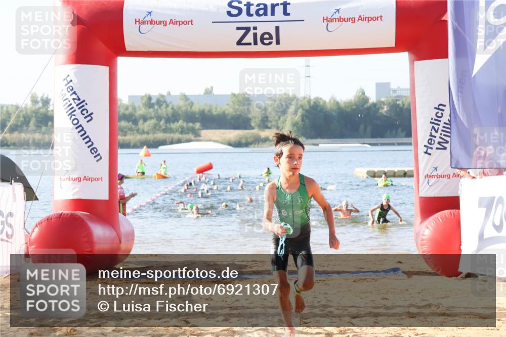 01.09.2024 - 17. Tribühne Triathlon Luisa Fischer http://msf.ph/oto/6921307 01.09.2024 09:02:39 Schwimmen 1, 7, 11, 25, 40, 43 meine-sportfotos.de
