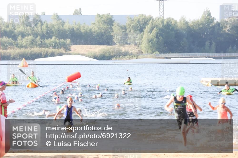 01.09.2024 - 17. Tribühne Triathlon Luisa Fischer http://msf.ph/oto/6921322 01.09.2024 09:02:42 Schwimmen 1, 25, 34, 37, 43 meine-sportfotos.de